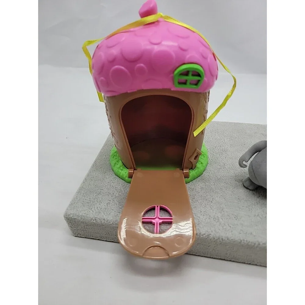 Li'l Woodzeez Mini Acorn House Surprise – 1 Mini House Playset and Cat Flocked